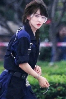 年轻的善良的女教师在线播放
